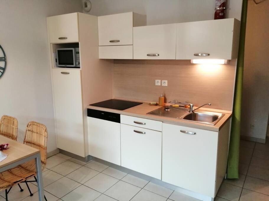 Le Soleil D Eugenie Appartement Dans Residence Avec Piscine Commune Pres De Carcassonne Olonzac Zewnętrze zdjęcie